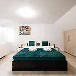 The Muse - Kronstadt Long Street Apartman *