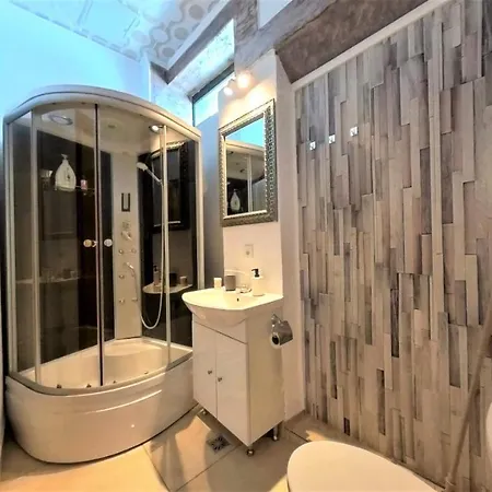 Casa J. Gusbeth - *