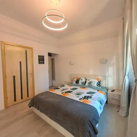 Casa J. Gusbeth - *