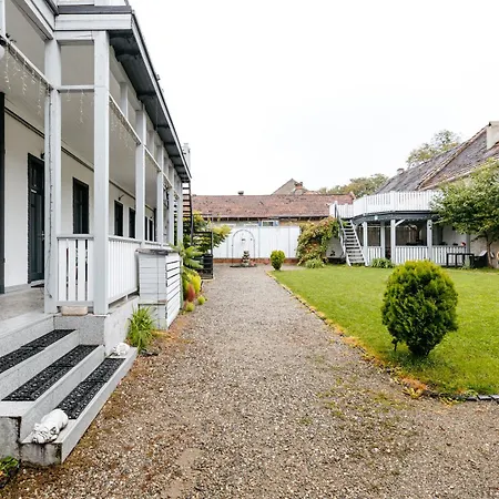 The Muse - Kronstadt Long Street Apartment *