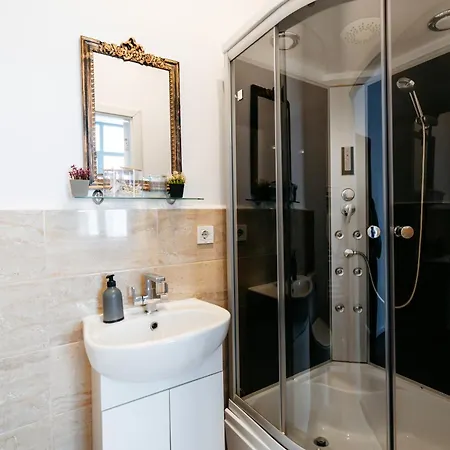 The Muse - Kronstadt Long Street * Braszów