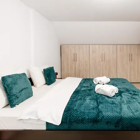 The Muse - Kronstadt Long Street * Braszów