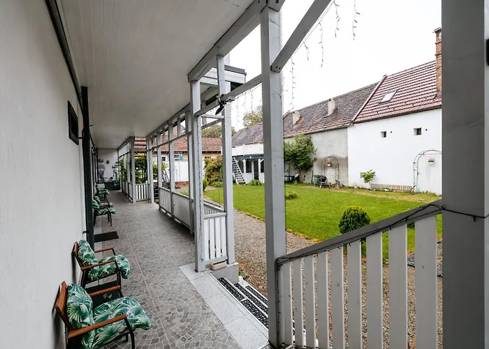 The Muse - Kronstadt Long Street Apartment