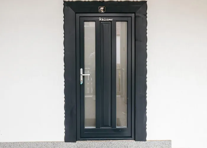 The Muse - Kronstadt Long Street Apartment *