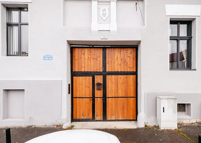 The Muse - Kronstadt Long Street * Brasov