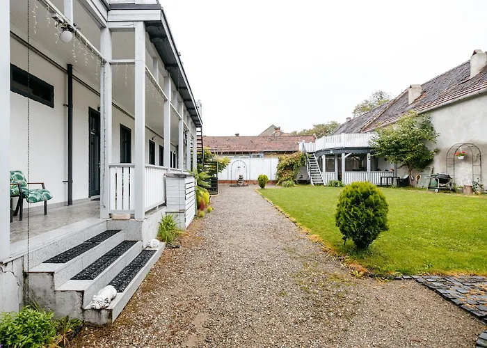 The Muse - Kronstadt Long Street Apartment *