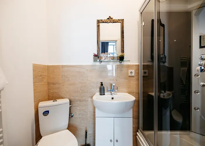 The Muse - Kronstadt Long Street * Brasov