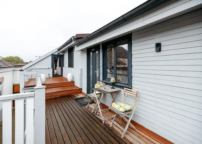 The Muse - Kronstadt Long Street Apartment *