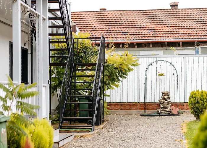 The Muse - Kronstadt Long Street * براشوف