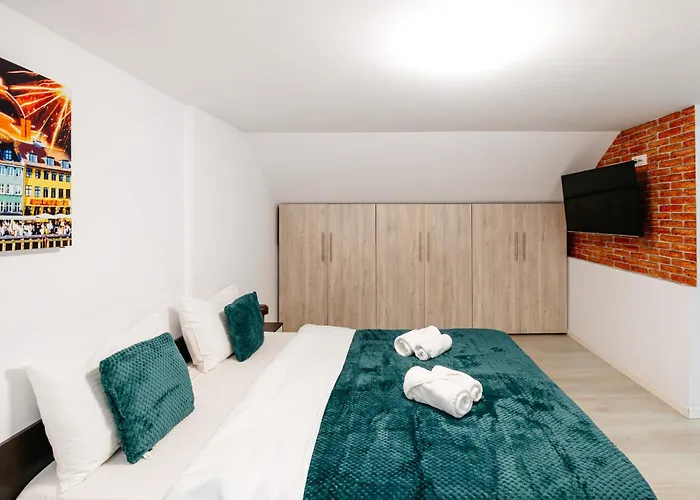 The Muse - Kronstadt Long Street براشوف