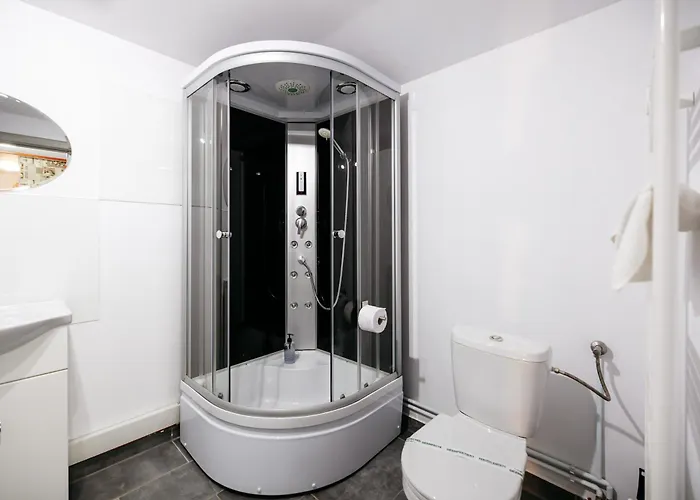 The Muse - Kronstadt Long Street * براشوف