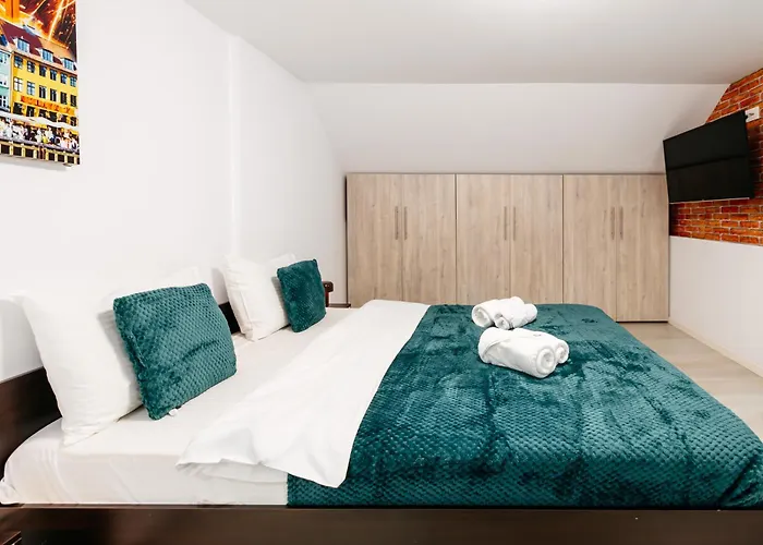 The Muse - Kronstadt Long Street * براشوف