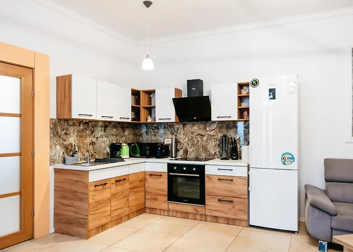 The Muse - Kronstadt Long Street * براشوف