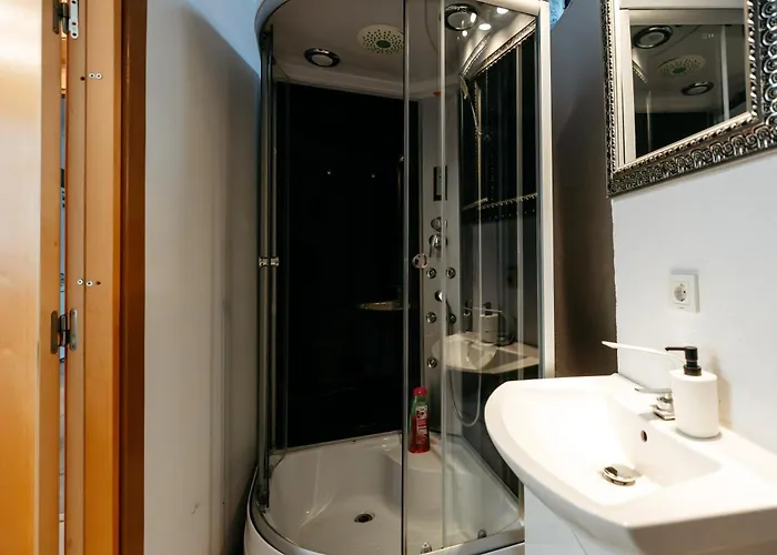 The Muse - Kronstadt Long Street Apartment *